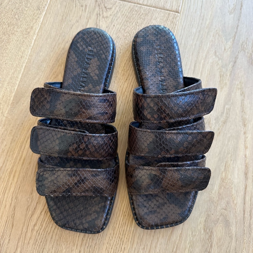 NEW Freda Salvador Alita Chocolate Snake Skin Sandal